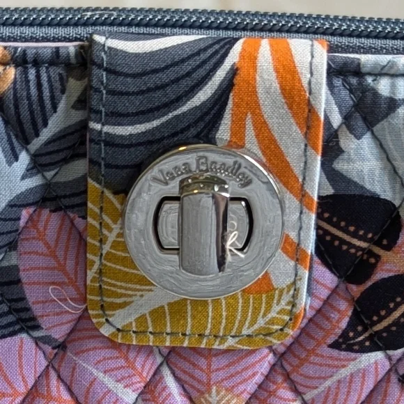 NWT VERA BRADLEY Turnlock RFID Wallet Palm Floral - Picture 5 of 6